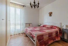 GuestHost - Spacious apartment of 100 sqm can accommodate up to 5 people (not suitable for disabled). The property boasts a large garden, ideal for relaxing moments!The accommodation is located in an area provided by all the main services: bars, restaura - Image 5