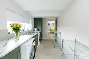 Modern Dingle House 1 mile outside the town in a private location - Image 2