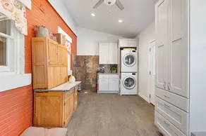 Stay in this beautiful 1905 Craftsman Bungalow. - Image 3