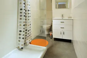 Appartement moderne avec 3 chambres et 3 salles de bain avec vue imprenable sur la mer et Wifi gratuit - Image 4