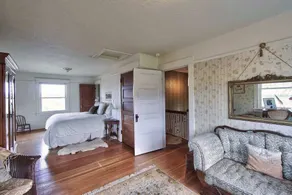 Barn Owl Hill - Historic Farmhouse Vineyard Views - Image 4