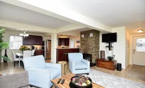 Love on the Lake - Lakefront Updated Cottage - Image 4