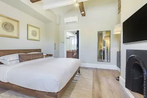 Oak & Poppy Apartments - Image 3