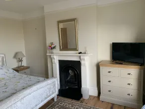 Lovely 5 Bedroom Period House moments from Beach and the Burrows - Image 3