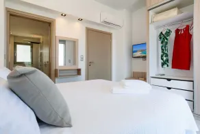 Vacation Villa with Private Pool and Sea View - Image 5