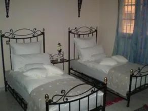 Dar Younes Riad de charme amouresement décoré, n´apportez que vos bagages, tout le reste est inclus - Image 4