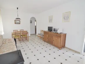 Ground floor house with garden and community pool - Image 5