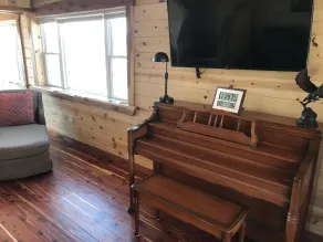 Hunting and Fishing Lodge (sleeps 3-5) - Image 4