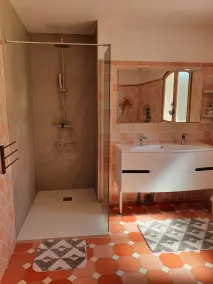 Mas provencal, with swimming pool, pool house, near the sea, trade - Image 3