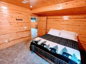 Spacious Cabin in the woods on Island Lake - Image 5