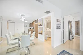 Icon Brickell W Hotel Luxury - Image 3