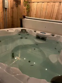 Superbe maison du patrimoine avec bain à remous et cour privée - Image 3