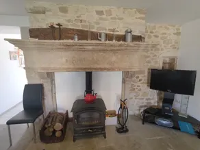 Charming Village Getaway: Modern Comforts in a Historic Setting Wi-Fi & Terrace Included - Image 2
