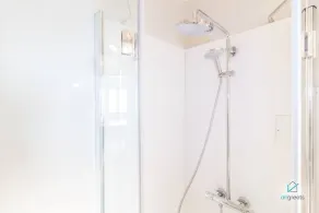 MODERN, MINIMALIST FLAT IN VIENNA - Image 4
