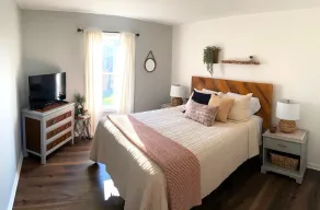 5-Minute Walk to Winery & Battlefield 1-Acre Wine Weekend Getaway w/ Fire Pit - Image 4
