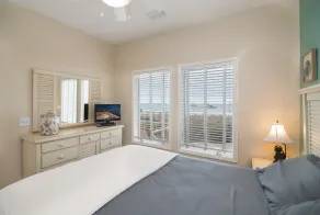Hobbs Realty - Enjoy sunny \"Beach Daze\" in your private pool and hot tub in this oceanfront home. - Image 4