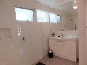 Laurel House, peaceful suburban retreat in the heart of leafy Blackburn. - Image 2