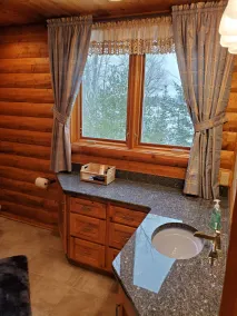 Lakefront secluded mult-family retreat with game room and two cabins. - Image 5