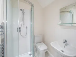 Recently refurbished large country house - Image 3