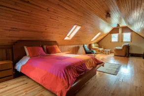 Secluded detached home - Image 4