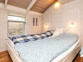 Cozy Holiday Home for Four Guests - Image 4