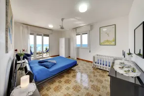 Privat villa 10 meter fra havet parkering wifi grill 4 badeværelser 4 soveværelser - Image 5