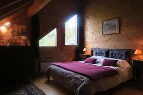 Secluded chalet in the sun with breathtaking views of a wooded valley   - Image 5