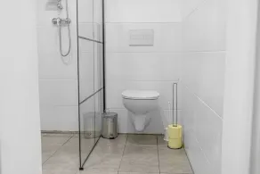 Beautiful 1BR Apartment For Long Stays - Image 4