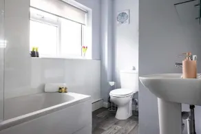 Maison familiale récemment rénovée, comprenant 3 chambres et pouvant accueillir 5 personnes - Image 4