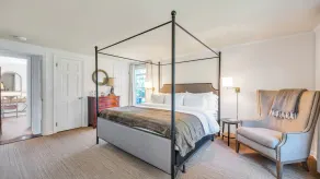 Beautiful cottage on meticulously maintained lawn, surrounded by... - Image 4