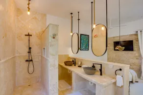 Newly Refurbished Integrated Villa with Hot Tub in Punta Cana - Image 3