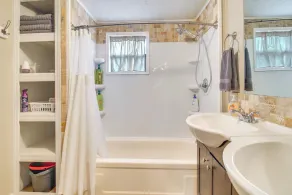 Half-Mi to Marina: Pet-Friendly Disney Home - Image 2