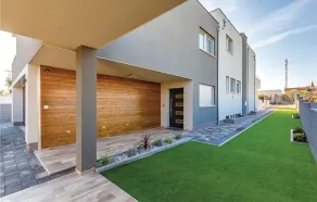 Luxurious Home In Pula - Image 4