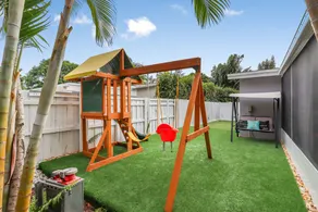 Waterfront Paradise/ hot tub ~ outdoor bar & grill ~ miniature golf ~ playground - Image 2