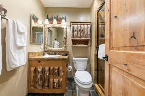 Condo de luxe au bord du lac pour une détente complète - Image 3