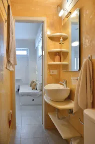 Ferienwohnung in Ag. Anna Bereich, komplett ausgestattet, Keller und sehr ruhige Umgebung. - Image 4