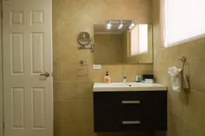 Luxury Family Home with Amenities - Image 4