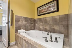 Riverfront Condo Sleeps 4 Jetted Tub Balcony Pool - Image 4