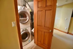 Upscale chalet with private hot tub . Five minutes to blue mountain village . - Image 4