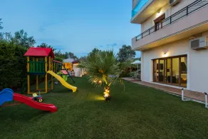Villa Dimtrios, le luxe! Avec jacuzzi, piscine privée, gymnase, ping-pong et aire de jeux! - Image 2