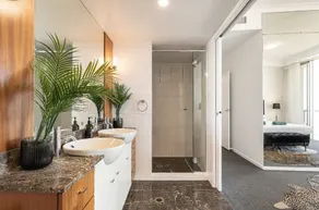 Stunning 3BR, 42nd Floor Skyhome - Breathtaking views! - Image 3