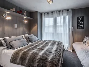 Cozy apartment in Courchevel with spacious bedroom and parking - Image 3