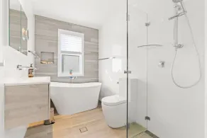 Bright Home in Trendy Newtown close to the Park - Image 4