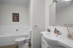 Spacious 3-Bed Townhouse in Coburg - Image 4