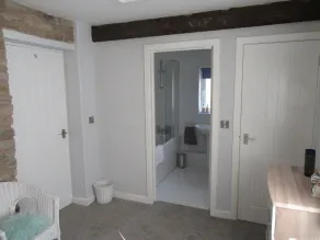 Canalside cottage situated on edge of Wilmcote village - Image 2