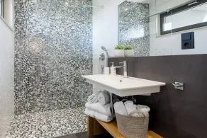 Luxury beachfront VILLA FLORES heated outdoor, indoor pool, whirlpool, sauna - Image 3