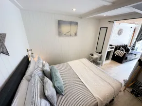 Seaside Cabin Retreat in Hayling Island - Image 4