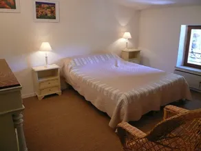 Casa antigua restaurada, ambiente tranquilo y bonito. - Image 3