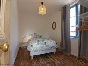 Bright house in the heart of Sap, garden and children's games - Image 4