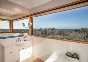 Perched at one of the highest points in Rye (Sleeps 11) - Image 2